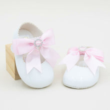 Load image into Gallery viewer, Baby Girls White &amp; Pink Ribbon Shoes Baypods