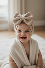 Load image into Gallery viewer, Baby girl candid moment