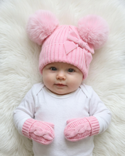 Load image into Gallery viewer, Baby girl wearing reference-matched pink hat and mittens