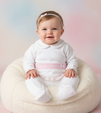 Load image into Gallery viewer, Baby sitting on beanbag