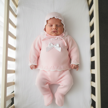 Load image into Gallery viewer, Close cream crib