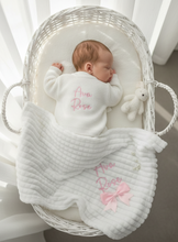 Load image into Gallery viewer, Corner name in Moses basket