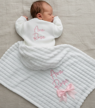 Load image into Gallery viewer, Corner name on linen bed