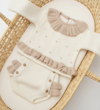 Load image into Gallery viewer, Cream Set in Moses Basket - Diagonal Layout