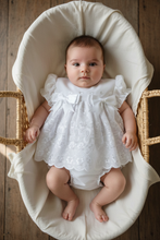 Load image into Gallery viewer, Front-facing in Moses basket option 16