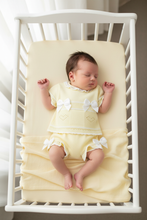 Load image into Gallery viewer, Lemon newborn crib