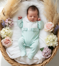 Load image into Gallery viewer, Mint aerial basket - pampas and flowers