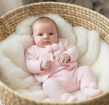 Load image into Gallery viewer, Pink set in round basket