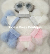Load image into Gallery viewer, Baby Knitted Pom Pom Hat Size Newborn