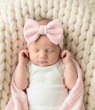 Load image into Gallery viewer, Large Bow Knitted Headband
