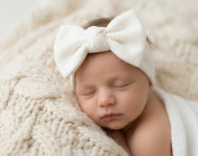 Load image into Gallery viewer, Large Bow Knitted Headband