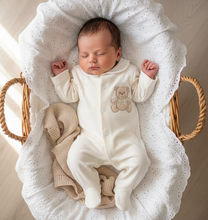 Load image into Gallery viewer, Sleeping newborn basket