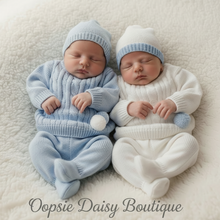Load image into Gallery viewer, Twin babies with hats featuring contrasting bands