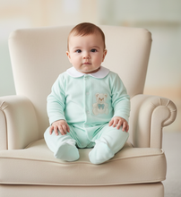 Load image into Gallery viewer, Vintage armchair