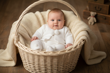 Load image into Gallery viewer, White set in vintage cream