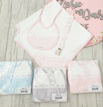 Load image into Gallery viewer, Spanish Baby Gift Set Dummy Clip, Bib &amp; Blanket/Sheet/Burp Cloth